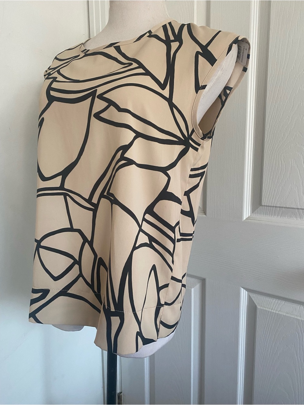 Joseph Ribkoff Abstract Sleeveless Top - Picture 10 of 12